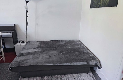 Carrieres-sous-Poissy Apartment | T2 apartment near the Seine, train station 4 minutes, town center 8 minutes