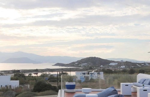 Agios Prokopios Apartment | Great 2BR Suite with 2 Jacuzzi tubs in Naxos
