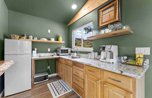 Omaha House | Romantic Lake Haven: Couples' Cabin with Spectacul