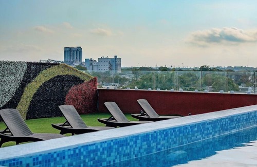 Centro House | Immerse in Mérida's Charm: Cozy Hotel Room w/Breathtaking Rooftop Pool