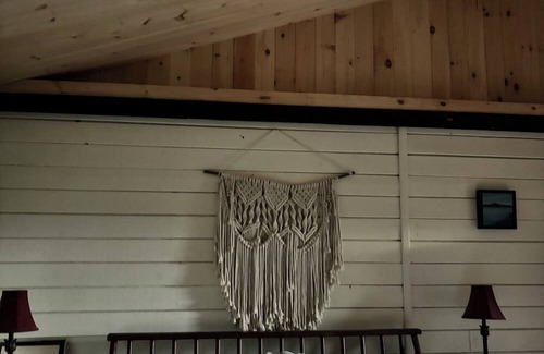 Fleischmanns Cabin | Charming 3-bdrm cabin in the heart of the Catskills—warm serene, and inviting!
