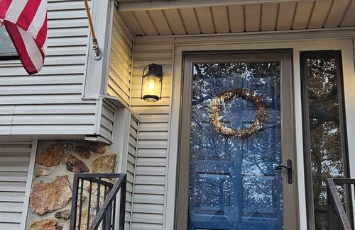 Sherwood House | Spacious 5-bedroom house with WiFi, AC, deck and gym in delightful Sherwood!