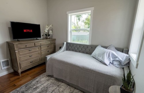 Parkland Bed & Breakfast | Room with 2 Twin Beds in Tacoma