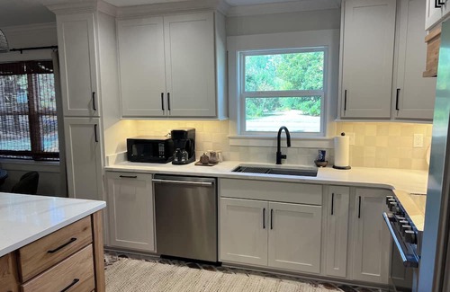 Batesville House | Charming 2-bedroom house with AC, WiFi in pleasant Batesville