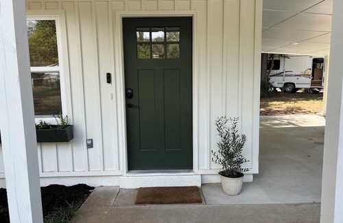 Batesville House | Charming 2-bedroom house with AC, WiFi in pleasant Batesville