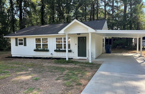 Batesville House | Charming 2-bedroom house with AC, WiFi in pleasant Batesville