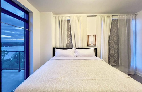 Pierrefonds-Roxboro Apartment | Luxurious Penthouse with River Views & Stunning Sunsets in Tranquil Pierrefonds