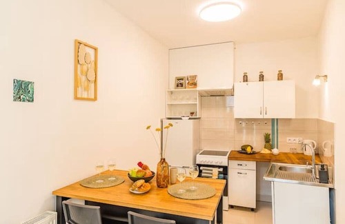 Stare Podgorze Apartment | Kraków Stare Podgórze Apt - Workspace, Balcony - by Rentujemy