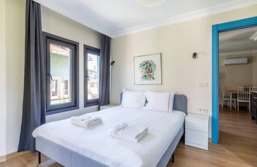 Ortakoy Apartment | This apartment is a 2 bedroom(s), 2 bathrooms, located in Beşiktaş, İstanbul.