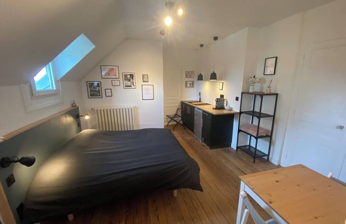 Tilly-sur-Seulles Apartment | Boudoir spirit for this "Les Piplettes" apartment at Manoir des Lys.