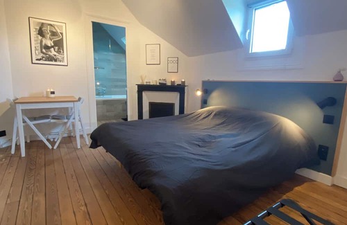 Tilly-sur-Seulles Apartment | Boudoir spirit for this "Les Piplettes" apartment at Manoir des Lys.