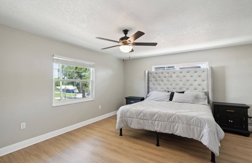 Winter Haven House | Tranquil lakeview retreat located near central FL theme parks. Pet friendly!