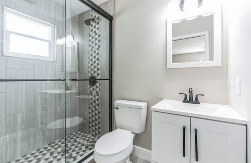 Winter Haven House | Tranquil lakeview retreat located near central FL theme parks. Pet friendly!
