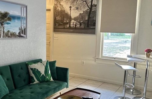 Arcadia Cottage | Cottage in central Arcadia available for long term stays