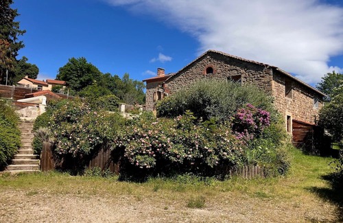 Chenereilles House | Stone house with heated swimming pool in Forez
