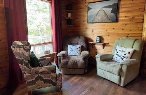 Irondale Cabin | Private Cabin, Perfect for families! Two Kayaks! Horseshoe Pits! Fire Pit!