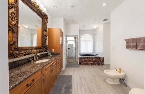 Wailuku House | Large House on Maui