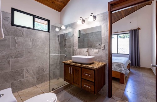 Garabito House | Private and Cozy 2 bedroom Home