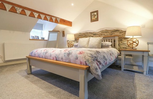 Pen-y-sarn Cottage | TY BOBBET, pet friendly, with open fire in Amlwch