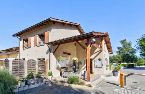 Vernioz House | Camping 4 étoiles - Piscine - efadcg