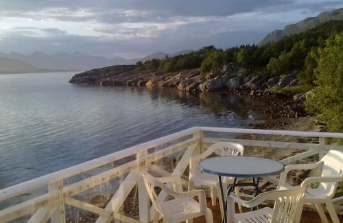 Vevelstad House | Cottage "Stokkasjøen Rorbu", 8870 Visthus, Norway - Nordland, southern North Norway, Helgeland coast, 5 persons, 2 living levels, 1 kitchen, 2 bathrooms, 3 bedrooms, Internet Wlan, directly on the water, non-smoking, 85 sqm living area etc., vaca.