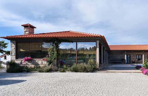 Armamar Villa | Detached Luxury Villa Best For Relaxation