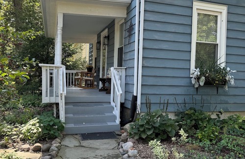 Williams Bay House | Charm 3 Bed, 2 Bath, close to Geneva Lake, restaurants and shops.