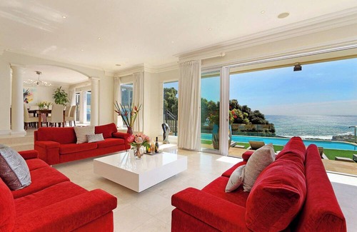 Bantry Bay Villa | Indulge in Lavish Comfort at Villa Stanleon
