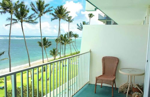Punaluu Apartment | Palm Beachfront | Amazing view, Pool, beach gear