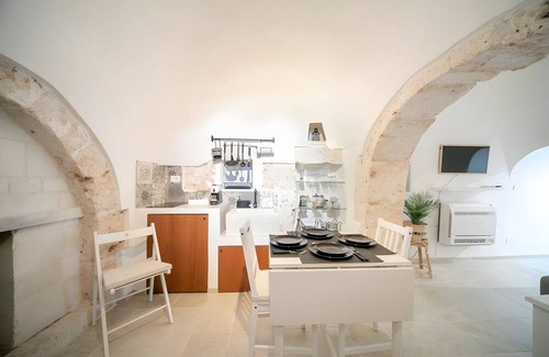 Noci Villa | Siamese trulli, ancient but modern. Private pool, jacuzzi and steam room.