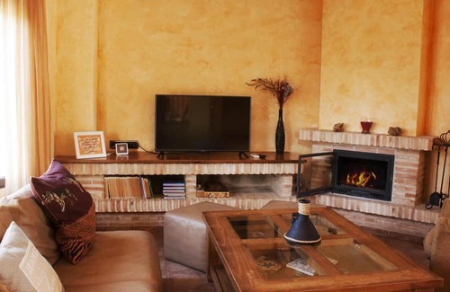 Olias del Rey House | Country House 'El Retiro De Toledo' with Private Pool, Wi-Fi and Air Conditioning