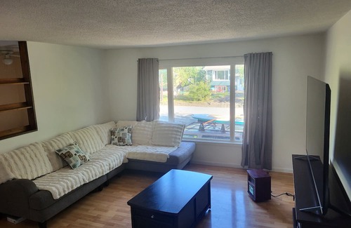 Haines Junction House | Comfy Room in Haines Junctionn
