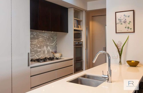Orakei Apartment | Stunning Luxury Apt with Panoramic Ocean Views and Spa