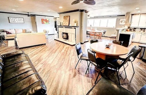 Pryor House | Expansive 3700+ sq ft retreat w/ sauna! Minutes to antique shops.