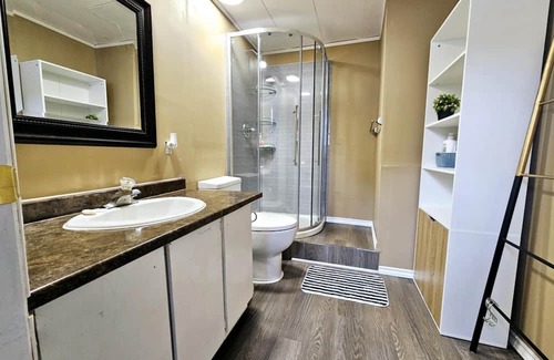 Linkletter House | 2 bd/1 ba, Tons of Amenities, TV