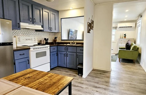 Linkletter House | 2 bd/1 ba, Tons of Amenities, TV