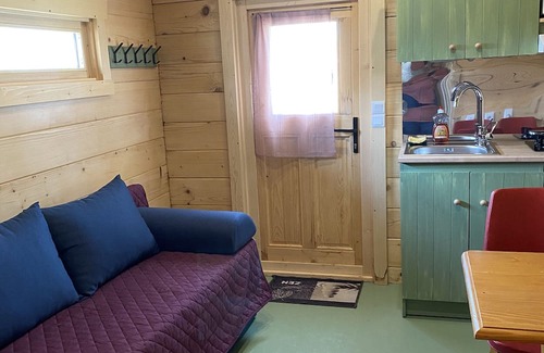 Saint-Pardoux House | Null 'Tiny House 3/4 Places' with Shared Pool, Wi-Fi and Air Conditioning