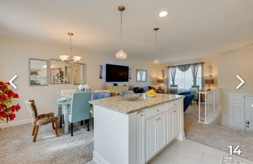 Fort Washington House | Pet friendly Spacious 5-bedroom house inFort Washington with free parking , WiFi