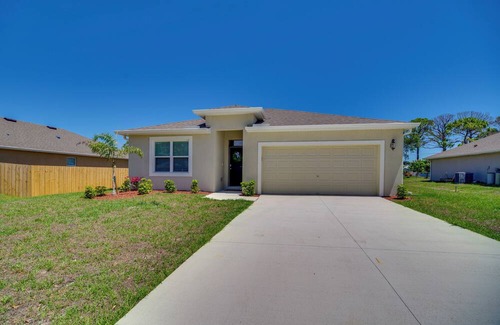 Sebastian House | Pet-Friendly Sebastian Retreat: 7 Mi to Beach!