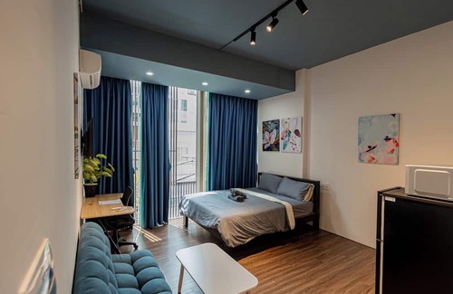 Phu Nhuan Apartment | Tranquil "Amable Home" 7 minutes to Airport & Center / Free Laundry, Fast Wifi
