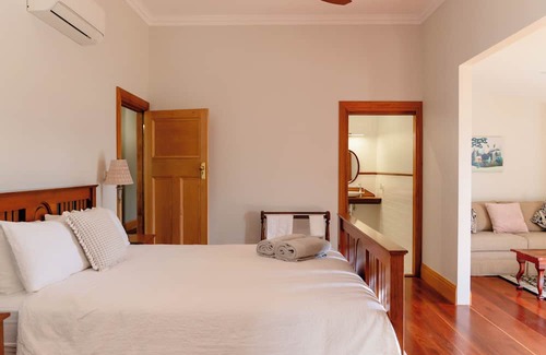 Bolwarra Bed & Breakfast | Maddies is delighful country home built in the 1800's. Pet friendly!
