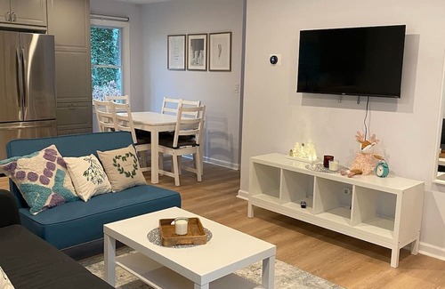 Executive Park House | Cozy and comfortable house in Charlotte! 10min from uptown and airport