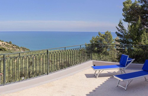Mattinata Apartment | Casaverde Two-room apartment with kitchenette just 600 meters from the sea
