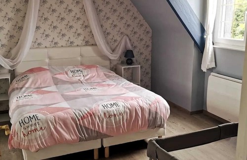 Verneusses Villa | Homerez - Charming Villa with Private Pool in Verneusses + Billiards