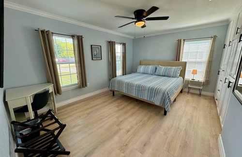 Bay Area Cottage | Bay Area Cottage - Conveniently located with all the amenities of home!