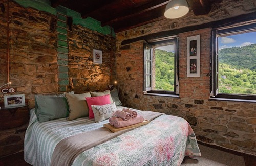 Villar de Pineres Ski Chalet | Chalet 'La Castañar - La Vallicuerra' with Mountain View, Private Terrace and Wi-Fi
