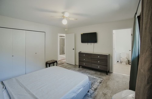 Hope House | Cheerful 2 Bedroom with on-premises parking