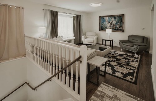 Hope House | Cheerful 2 Bedroom with on-premises parking