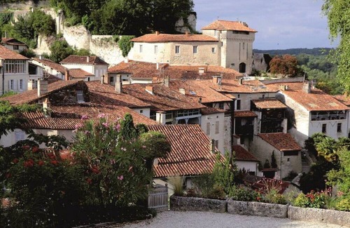 Nabinaud House | Magnificent Guest House with gym and indoor pool