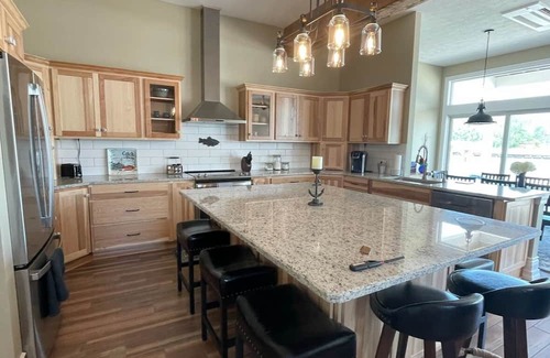 Grand River House | Thistle Marina beautiful remodeled historical building in Grand River, OH